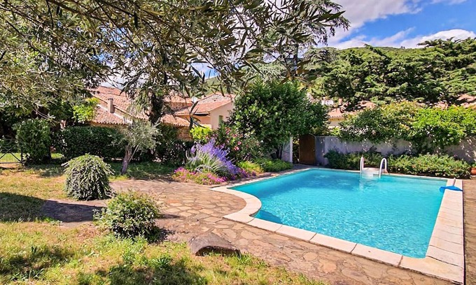 Berlou House | Comfortable 3 Bedroom Stay in Berlou with Pool & Spa