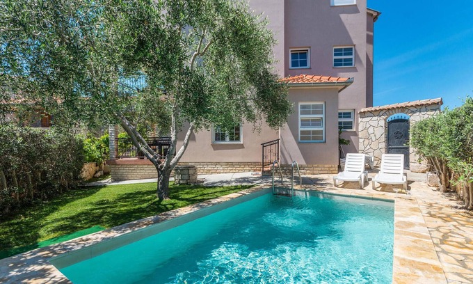 Bibinje House | Inviting 4-Bedroom Accommodation in Beautiful Bibinje