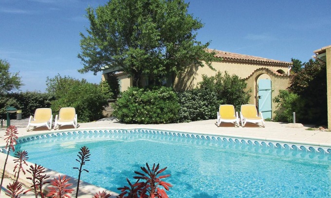 Cruzy House | Cozy 3-Bedroom Retreat in Cruzy with Pool and Spa