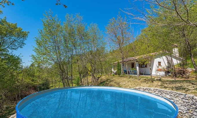 Lupoglav House | Cozy 2 Bedroom Retreat in Dolenja Vas with Spa & Breakfast