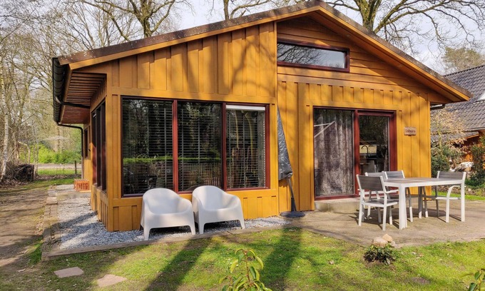 Dwingeloo House | Cozy Cottage Nestled by National Park with Pet-Friendly Stay