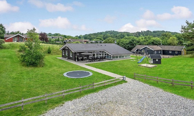 Lyngsbæk Strand House | Ideal Getaway for All Ages Year-Round with Ocean Views