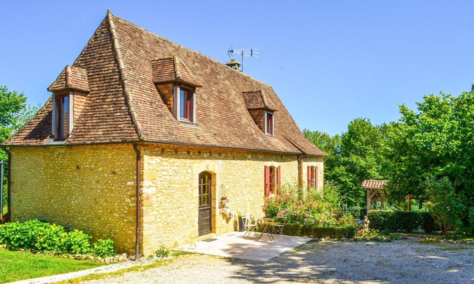 Fleurac House | Experience Comfort with 3 Bedroom Accommodation in Fleurac
