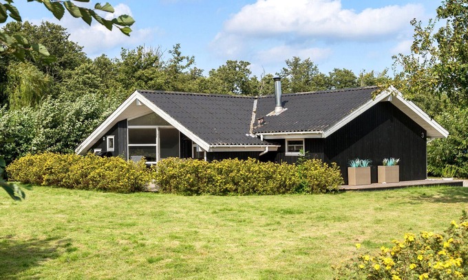 Frørup House | Cozy East Coast Retreat with Sauna and Oceanfront Views