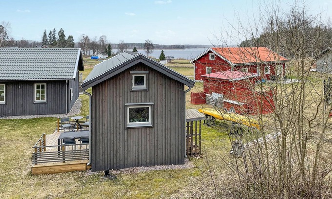 Orebro County House | Discover a Cozy Retreat at This Lake View Vacation Home