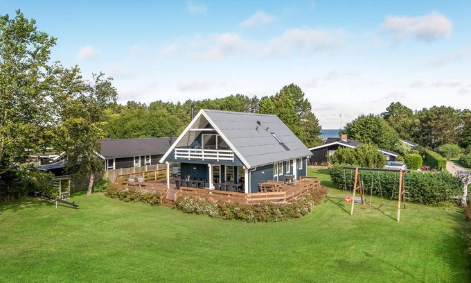 Bønnerup Strand House | Comfortable 4 Bedroom Accommodation with Oceanfront Views