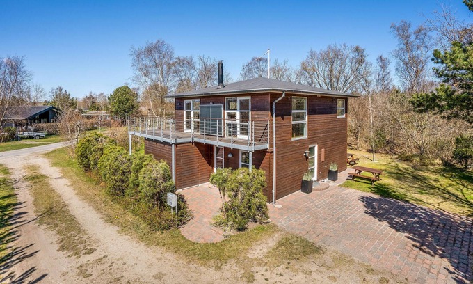 Grena Strand House | Cozy Beachside Cottage with Ocean View and Pet-Friendly Options