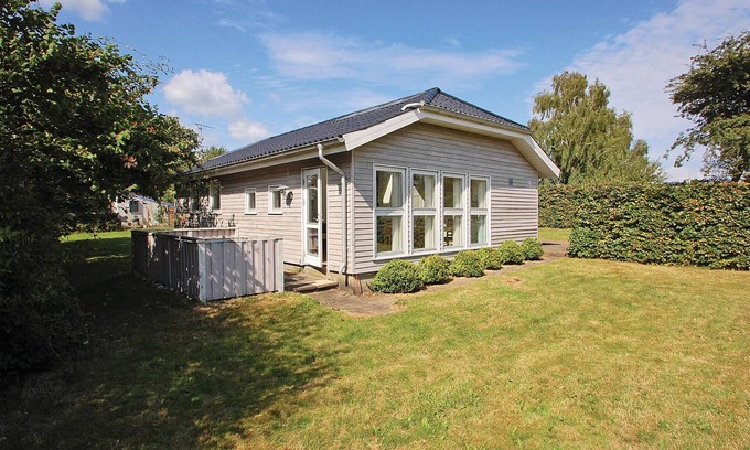 Flovt Strand House | Idyllic Vacation Home with Ocean View in Flovt Strand