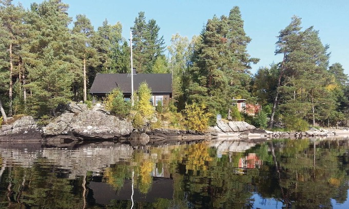 Halden House | Unwind at Femsjøen: Guest Rated Perfect 10 with Spa & Lake Views