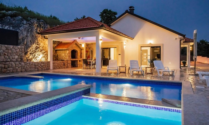 Prolozac House | Amazing home in Gornji Prolosac