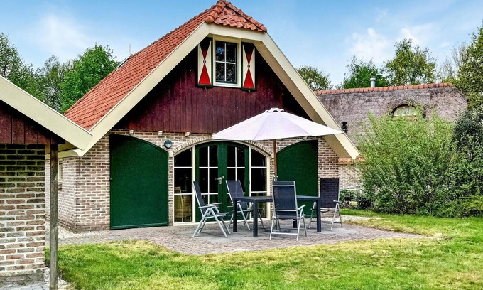 IJhorst House | Family-Friendly Retreat with Spa and Kitchen Amenities