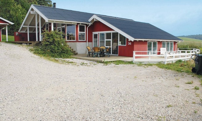 Skødshoved Strand House | Scenic Cottage with Ocean View and Private Pool Retreat