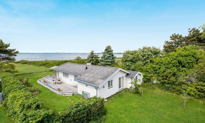 Knebel House | Comfortable 3 Bedroom Stay in Knebel with Ocean Views
