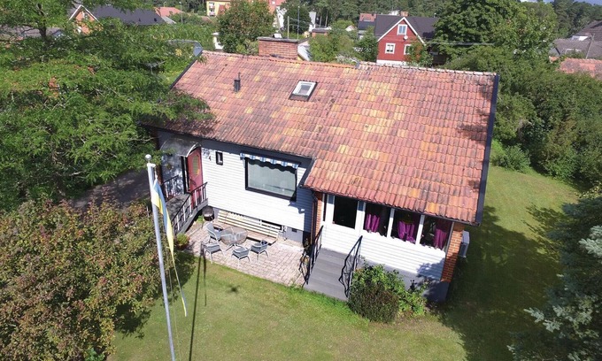 Kristianstad House | Cozy Cottage Retreat with Lake View Near Kristianstad