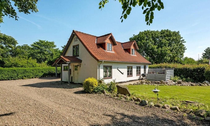 Krusaa House | Cozy Cottage Retreat with Spa and Breakfast Offerings