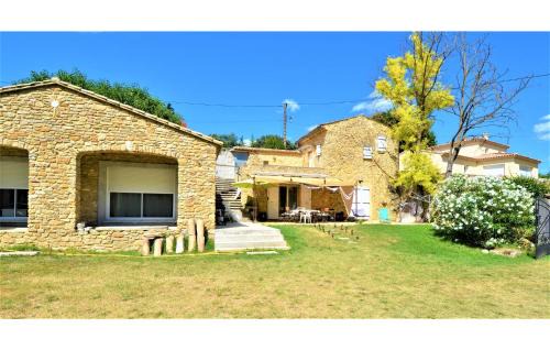 Barjac House | Lovely Home in Le Pin with Free WiFi for Families