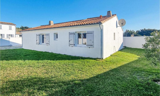 Les Portes-en-Re House | Family-Friendly 3 Bedroom Home in Les Portes-En-Ré