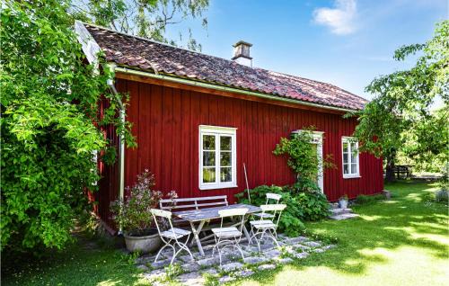Lidkoping Municipality House | Inviting Home in Lidkping: Pet and Child Friendly Stay