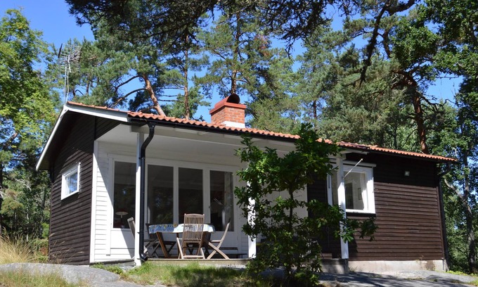 Otterstad House | Cozy 2 Bedroom Stay in Lidköping with Great Amenities