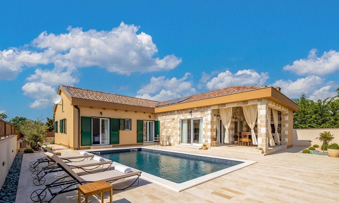 Murvica House | Villa Jakov: Relaxing Retreat Near Zadar with Pool & Spa