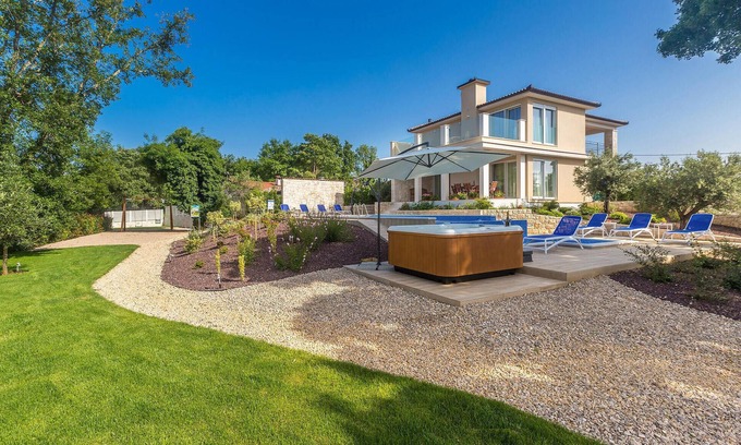Milovcici House | Experience Relaxation on Krk Island Near Malinska Village