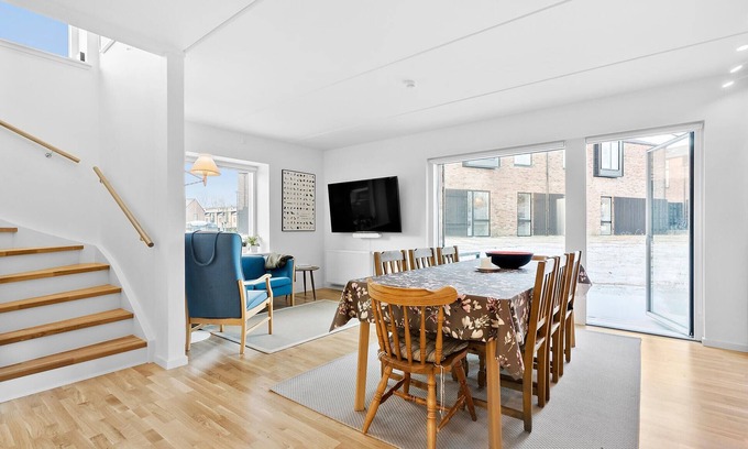 Niva House | Bright Family Retreat with Ocean Views in Nivaa