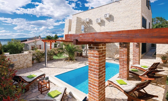 Novigrad House | Discover a Family-Friendly 4 Bedroom Retreat in Novigrad