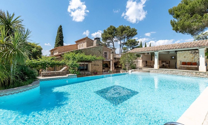 Orgon House | Discover Your Ideal Retreat with Pool in Beautiful Provence