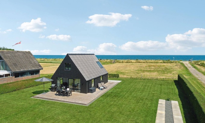 Tørresø House | Beautiful Oceanfront Home Just Steps from the Beach