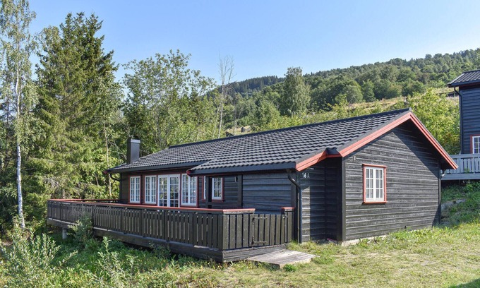 yer House | Cozy Cottage Retreat in Hafjell with Lake Views & Spa