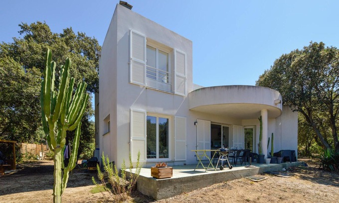 Pigna House | Family-Friendly 3 Bedroom Retreat with Ocean Views in Pigna