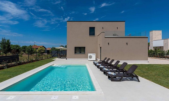 Porec House | Modern Villa Dafna with Pool, 2 km from Porec Beach