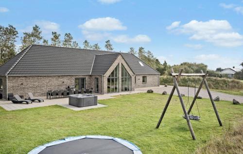 Toftum House | Enjoy a Cozy Stay in Rm with Kitchen and Pool Access