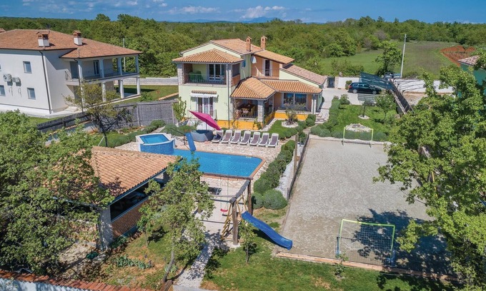 Rezanci House | Delightful Cottage with Pool, Spa, and Pet-Friendly Perks