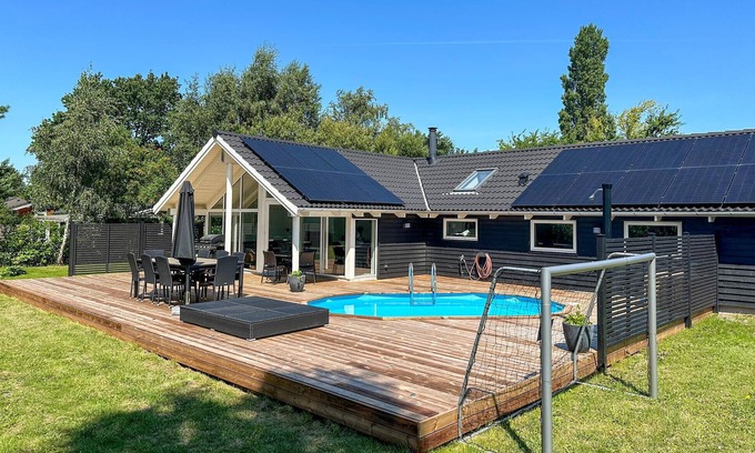 Kramnitse House | Family-Friendly 5 Bedroom Retreat with Oceanfront Views