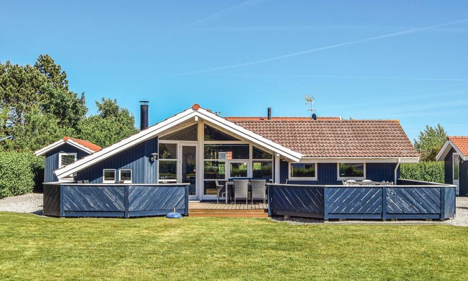 Spodsbjerg House | Cozy Beachside Wooden Holiday Home in Spodsbjerg