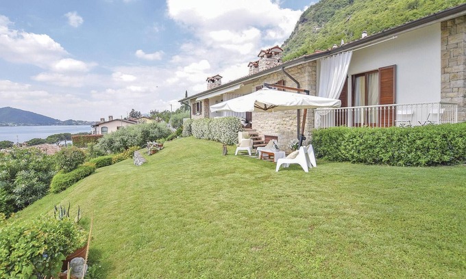Sarnico House | Exceptional 3-Bedroom Retreat in Sarnico with Lake View