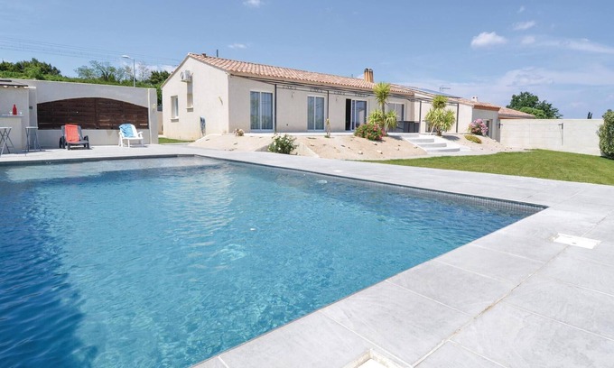 Sernhac House | Inviting 4-Bedroom Retreat with Pool in Sernhac