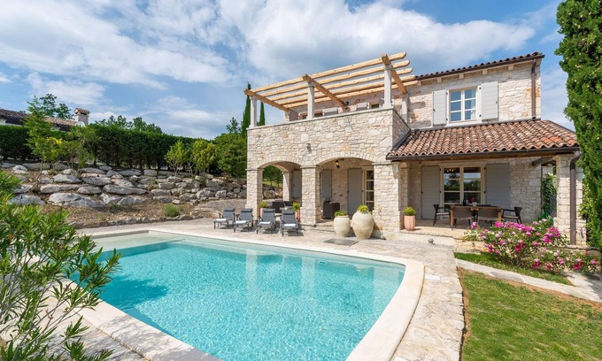 Buzet House | Family-Friendly 4 Bedroom Getaway with Pool in Sovinjak