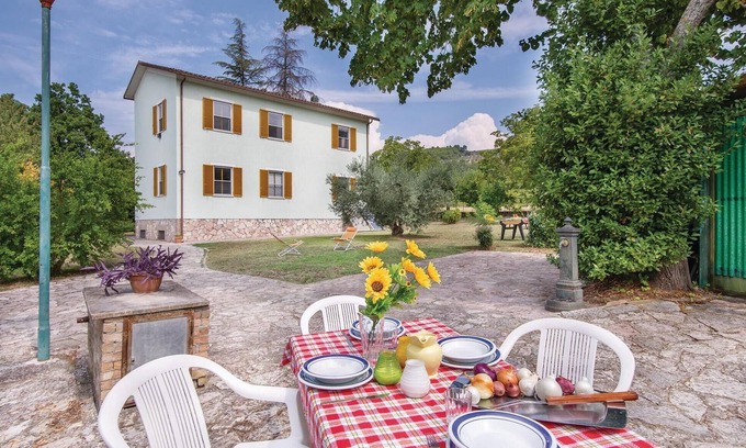 Spoleto House | 3 Bedroom Family Retreat in Spoleto with Spa & Breakfast