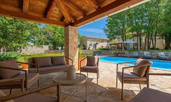 Butkovici House | 5 Bedroom Retreat in Svetvincenat - Guest Rated 10/10