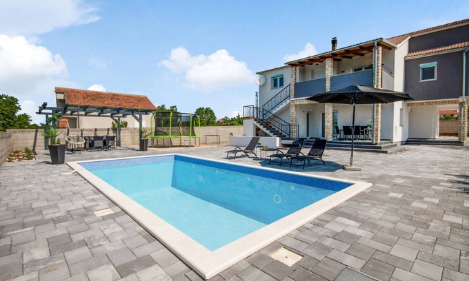 Tinj House | Relaxing Family Vacation Home with Pool and Spa Amenities