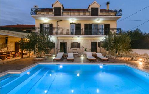 Podumci House | Welcoming Home in Unesic with Pool and Hot Tub Amenities