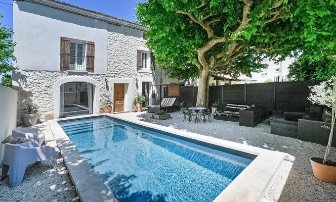 Vedene House | Spacious 3 Bedroom Retreat in Vedène with Pool & Spa