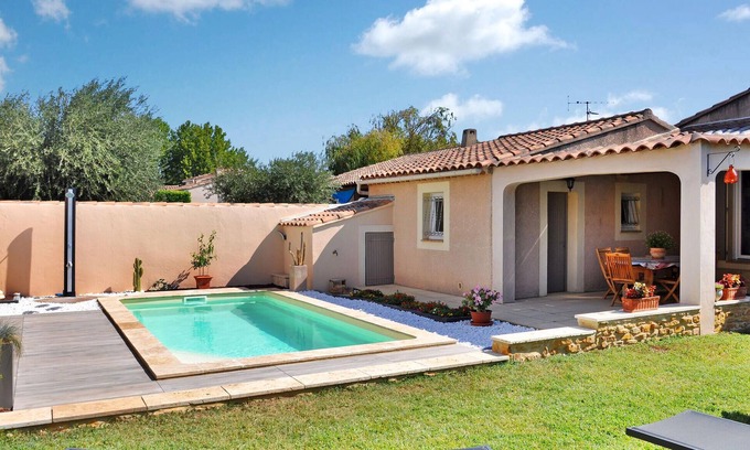 Vedene House | Family-Friendly 3 Bedroom Retreat in Vedène with Pool