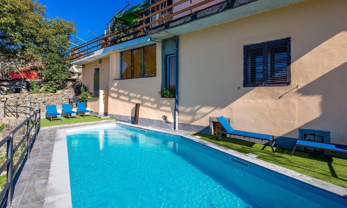Vele Mune House | Relaxing Cottage Ideal for Two Families with Private Pool