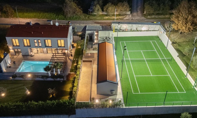Vizinada House | Inviting 4-Bedroom Retreat in Vizinada with Pool Amenities