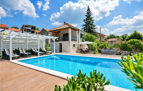 Zagvozd House | Relaxing Retreat in Zagvozd with Jacuzzi & Pool Access