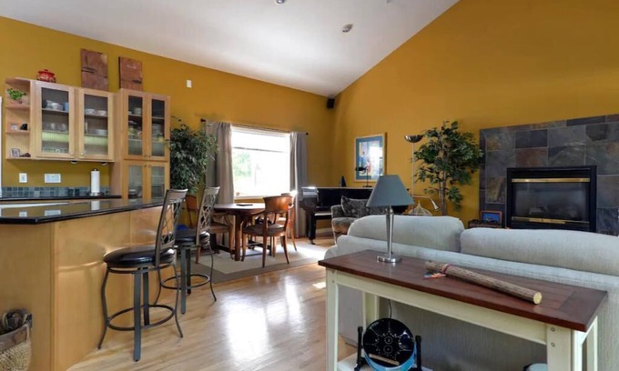 Norkirk House | Cozy Retreat with Spa, Breakfast & Perfect 10/10 Rating