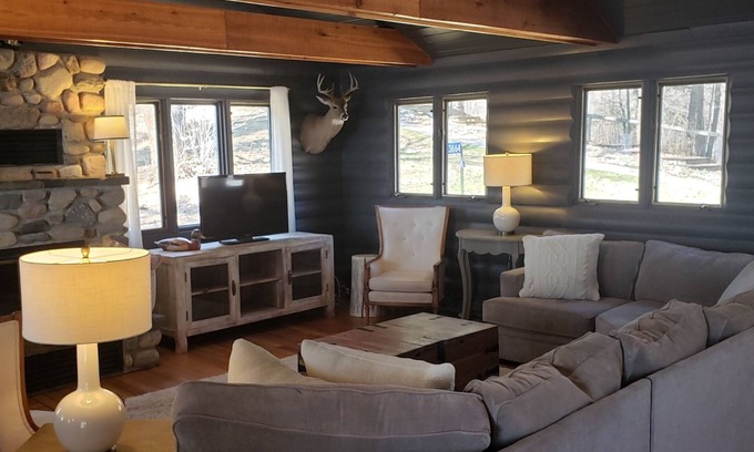Puposky House | Inviting Lake Cabin Rental - Guest Rated 9.8, Pet-Friendly!